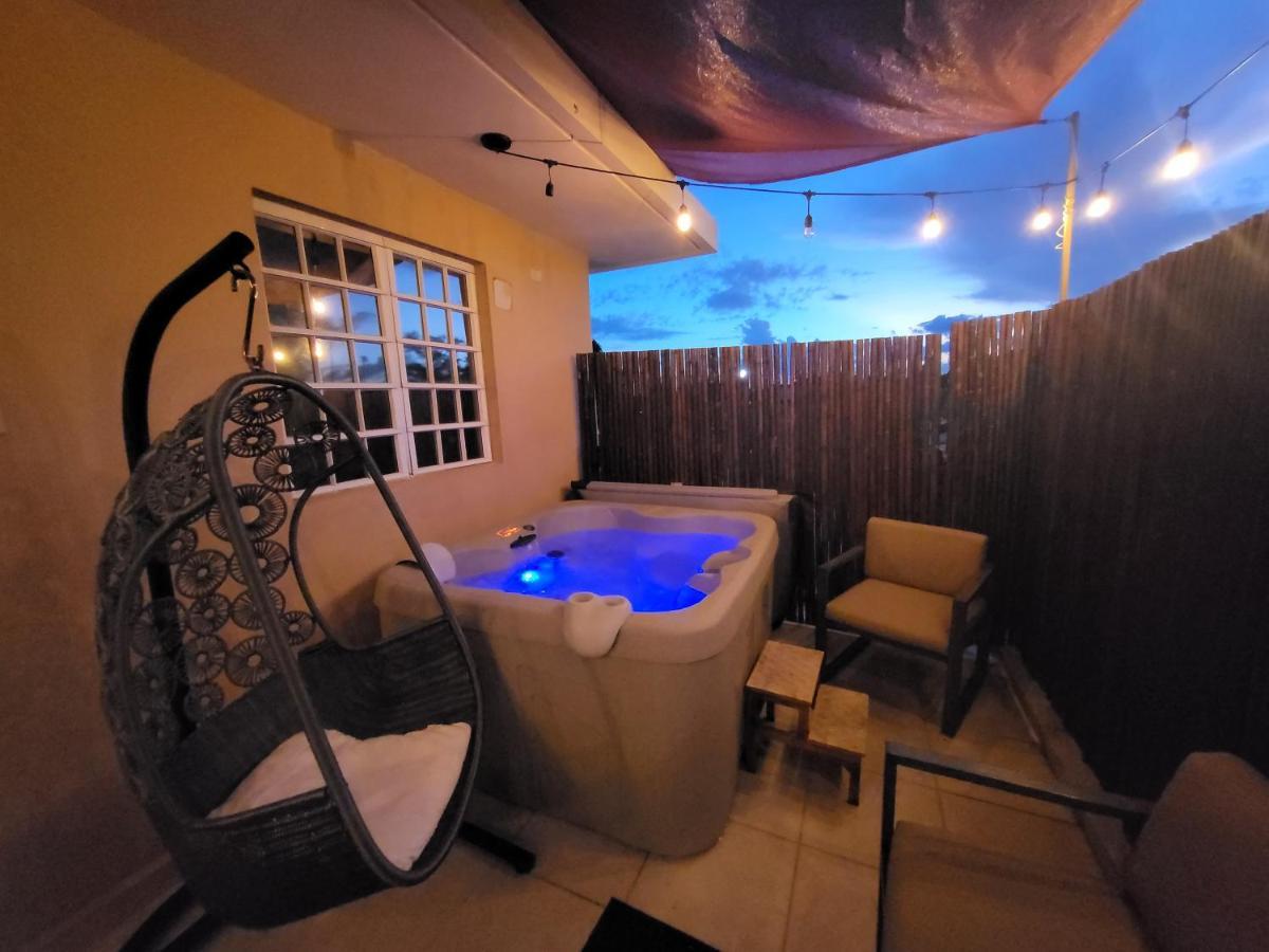 Private Jacuzzi Oasis With Mountain Views And Free Parking Apartment Ponce Exterior photo