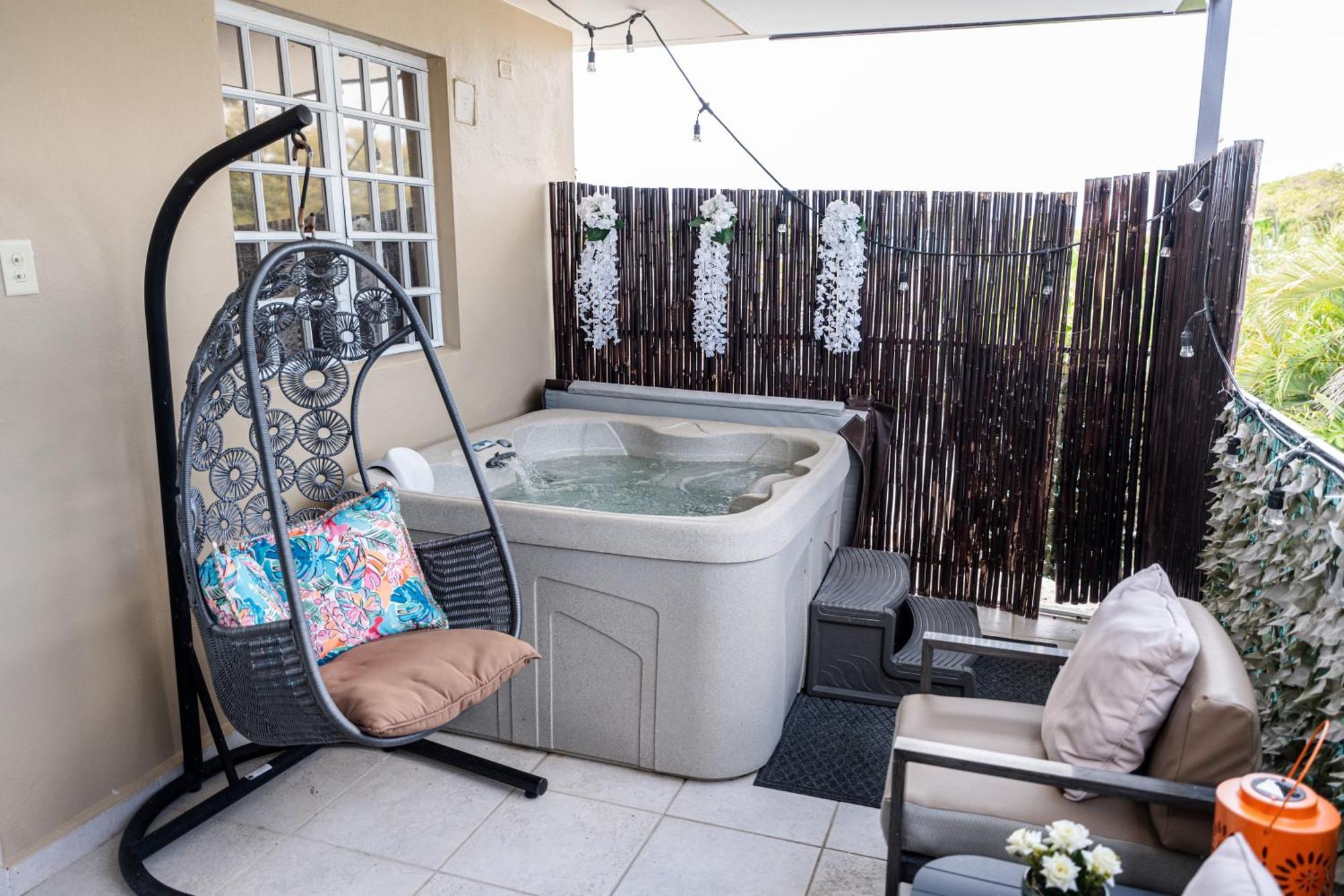 Private Jacuzzi Oasis With Mountain Views And Free Parking Apartment Ponce Exterior photo