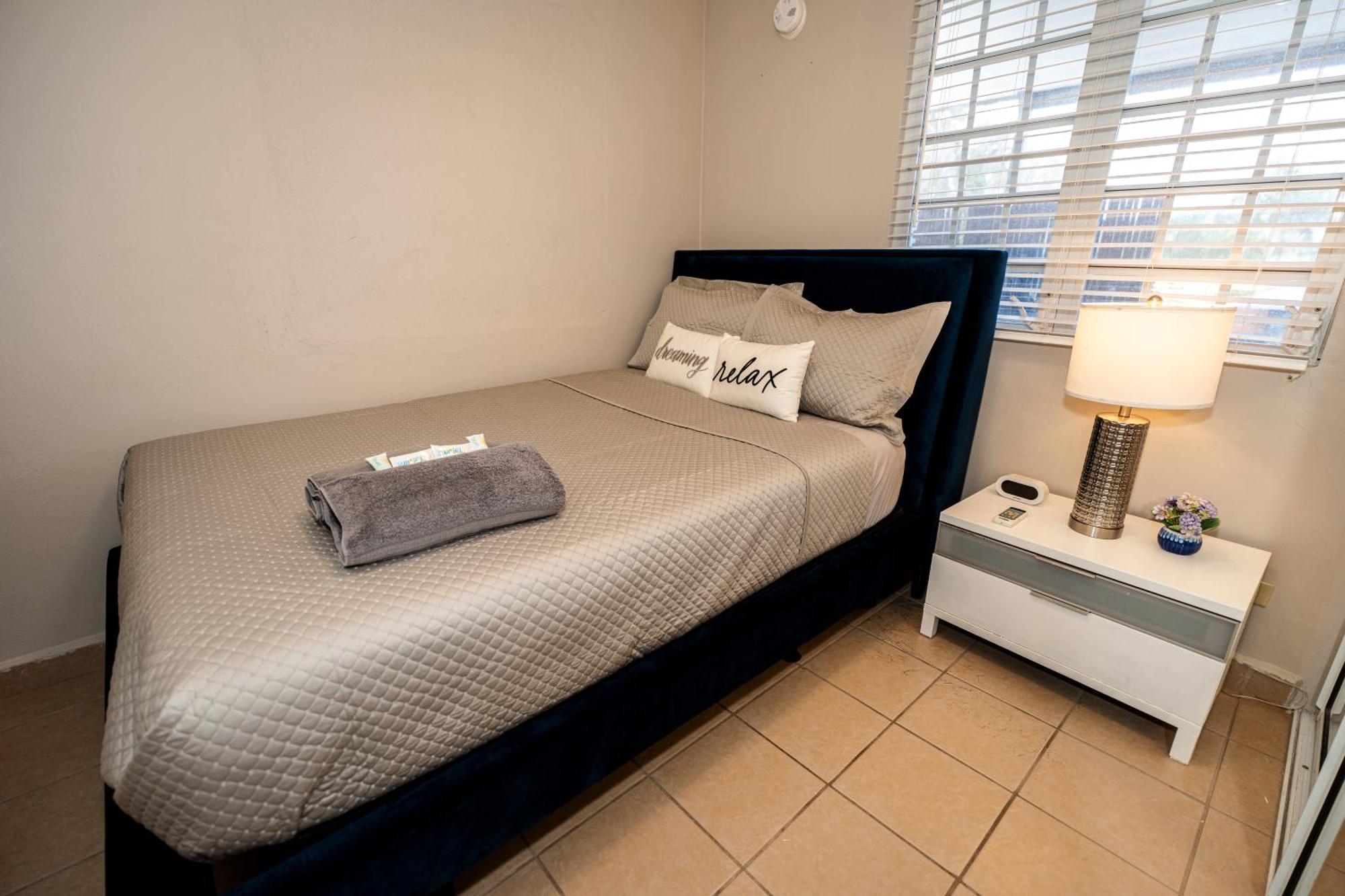 Private Jacuzzi Oasis With Mountain Views And Free Parking Apartment Ponce Exterior photo